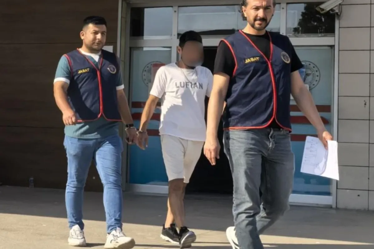 Sevgilisi ile çay içerken yakalandı