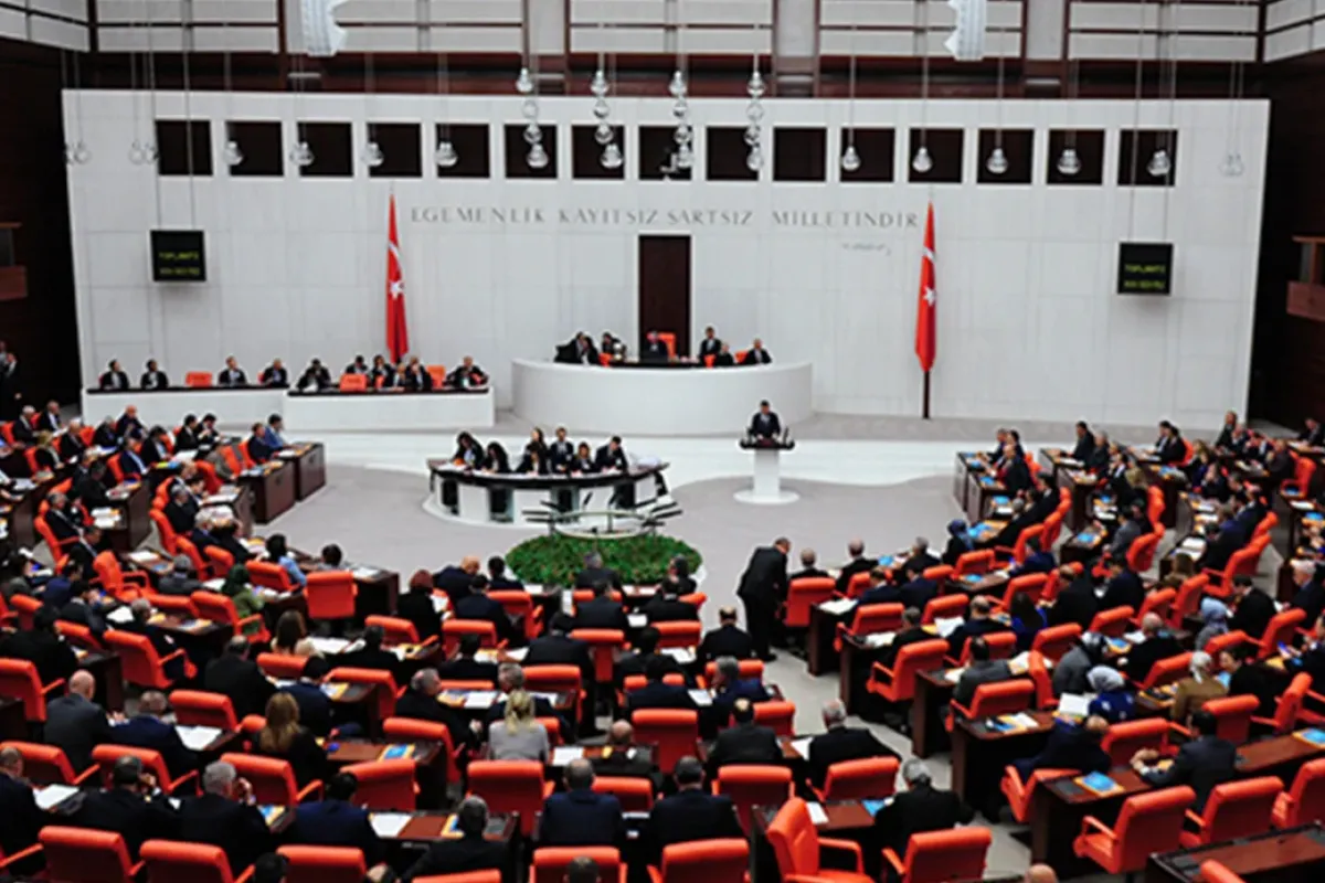 TBMM’de Emekli Zammına Kahkaha Krizi: “Burası Kahvehane Değil!”