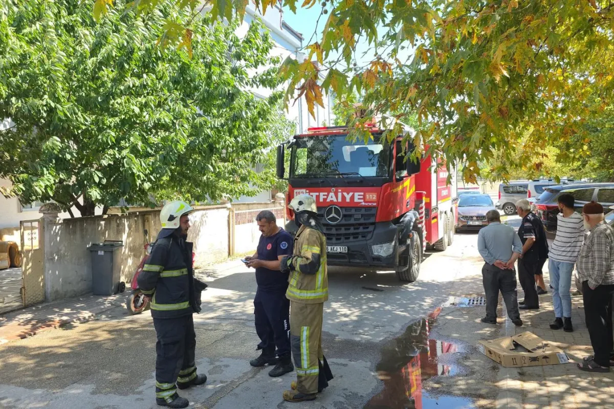 İnegöl'de evin önünde koltuk yaktılar 1 kişi hastanelik oldu