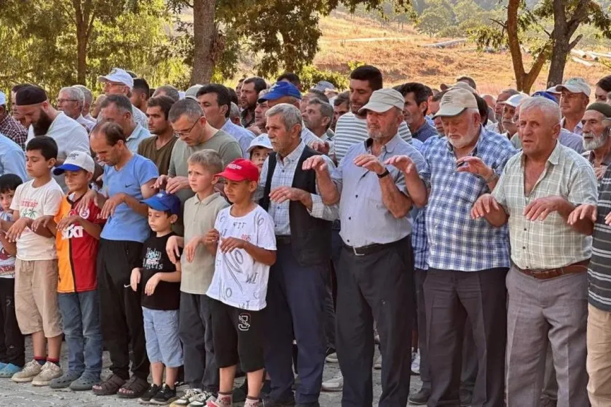 Aşırı sıcak ve yangınlar sonrası yağmur duasına çıktılar