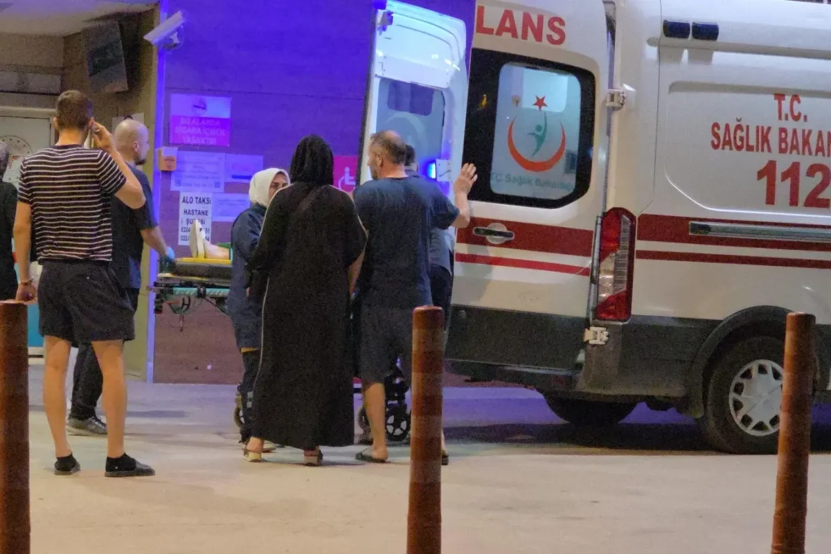 Motosiklet ile Otomobil Çarpıştı: Yaralı Hastaneye Kaldırıldı