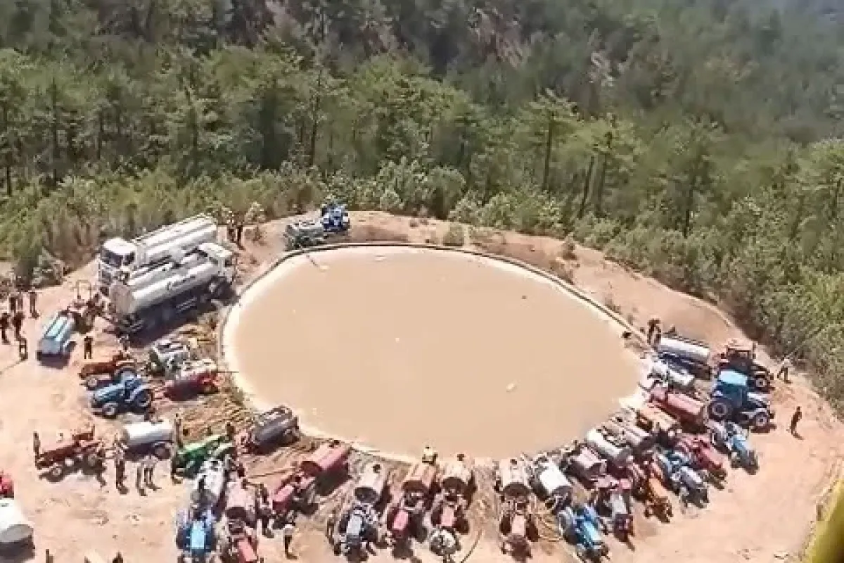 Bursa’daki yangılarda traktörlü çiftçi ordusu helikopterden görüntülendi