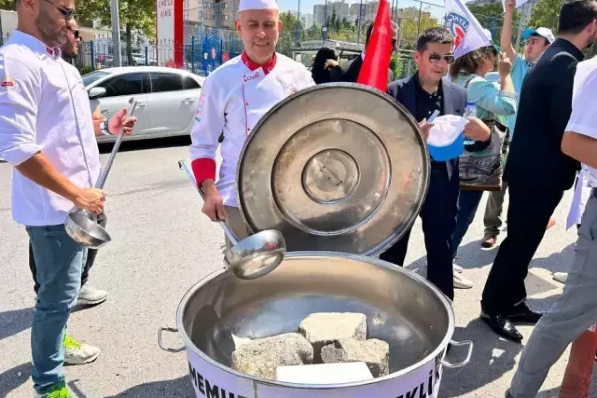 Eylemdeki memurlardan şaşırtan istek!
