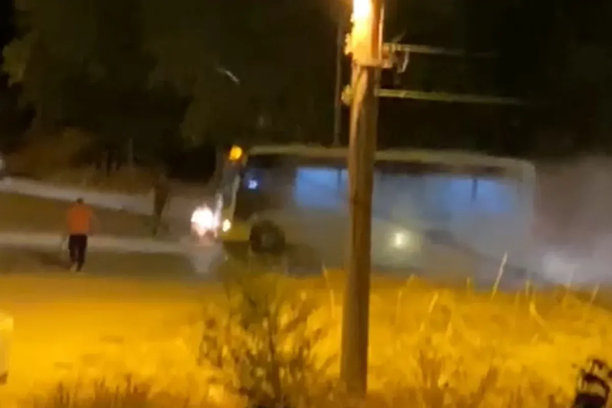 Halk otobüsü bir anda alev aldı