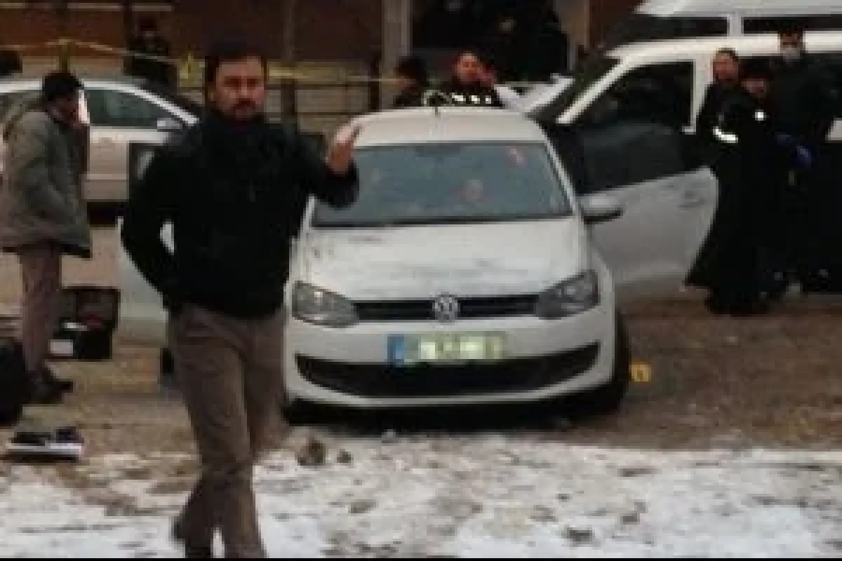 Emniyet amiri aracında ölü bulundu