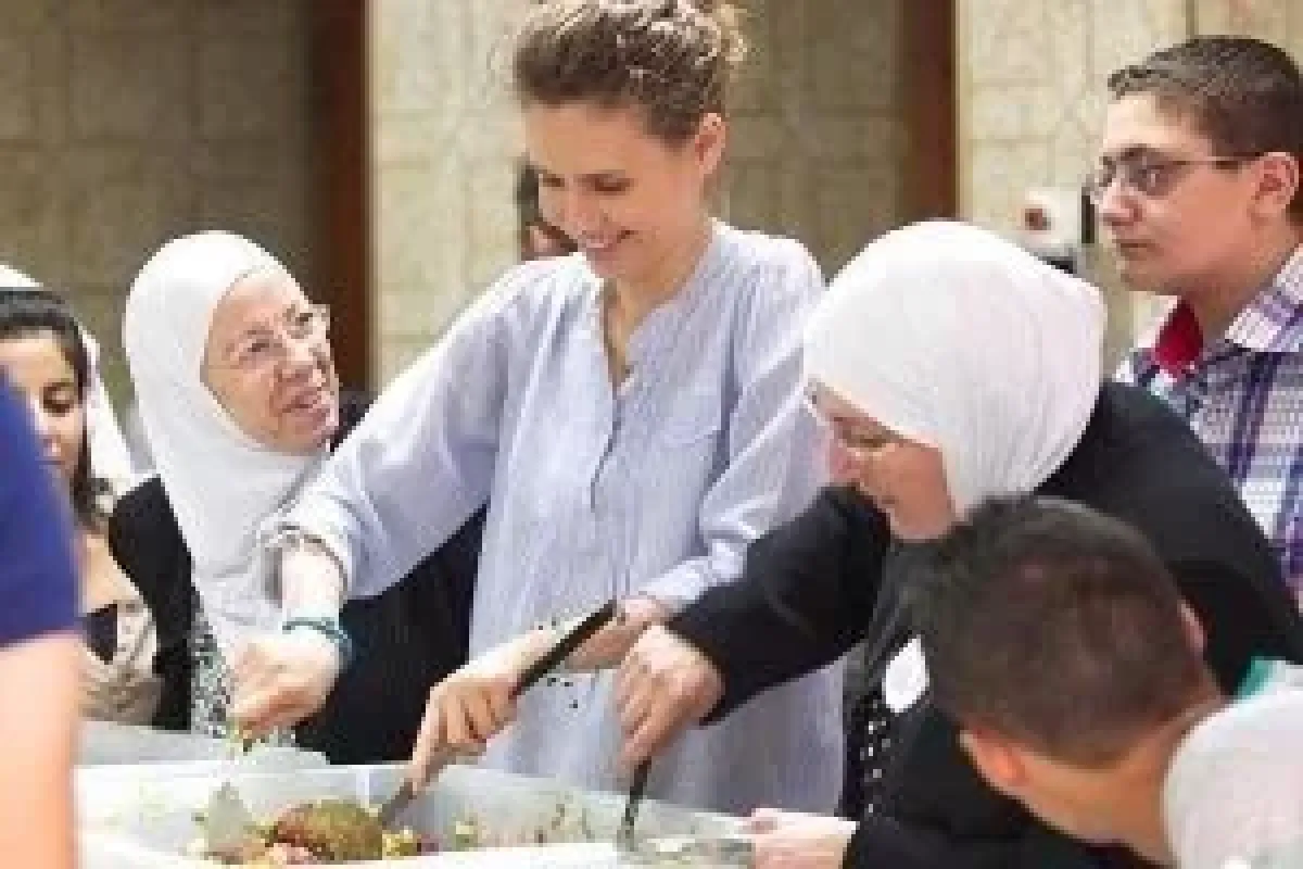 Esad iftar yemeği dağıttı