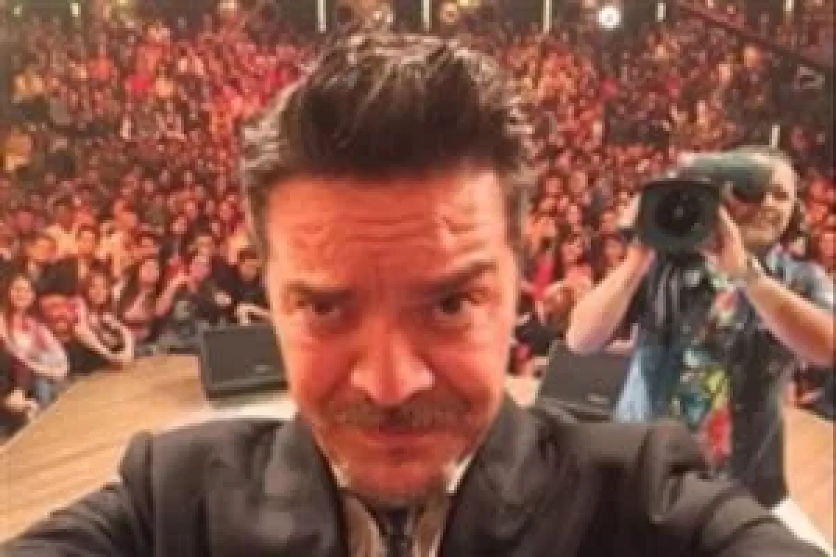 Beyaz'ın selfie'si böyle olur!