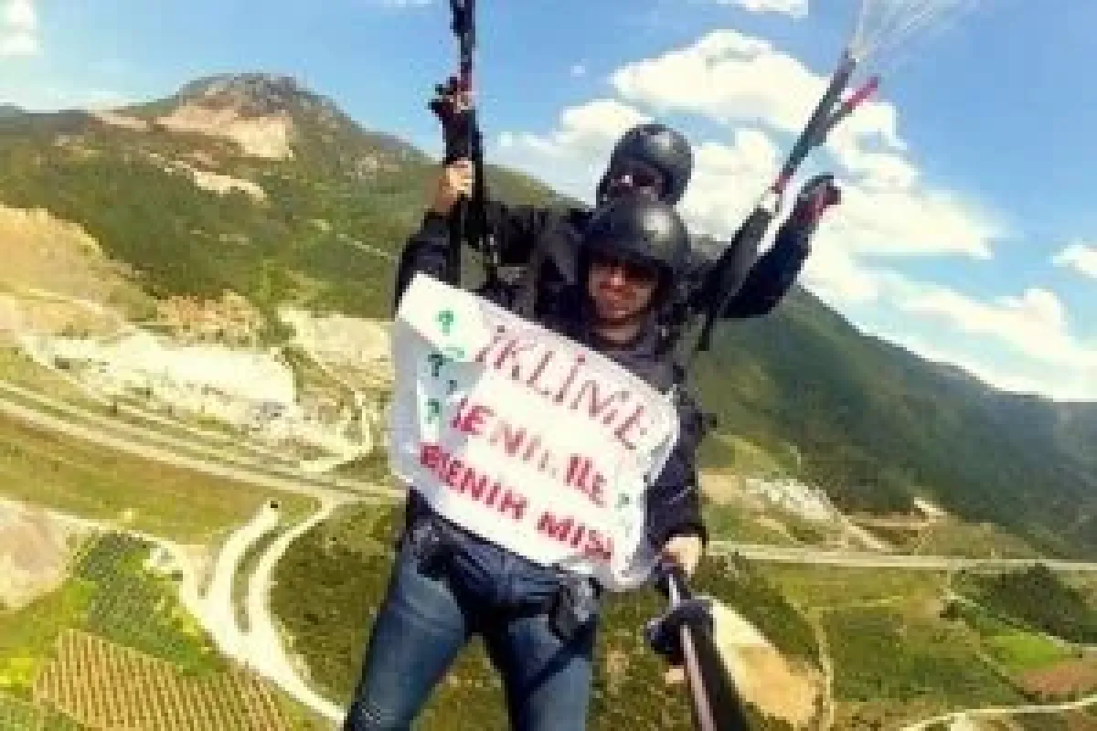 Bursada Gökyüzünde pankartla evlilik teklifi