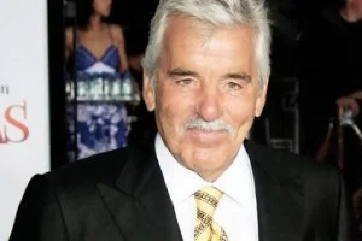 Dennis Farina hayatını kaybetti!