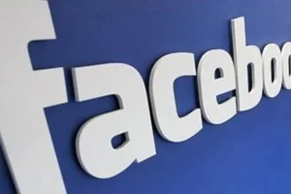 Facebook ilk kez paralı oldu
