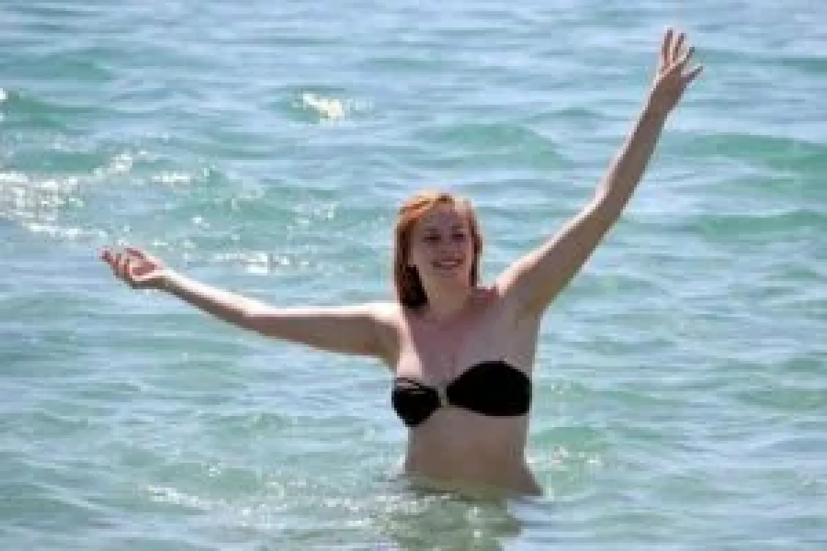 Alanya'da deniz mevsimi açıldı