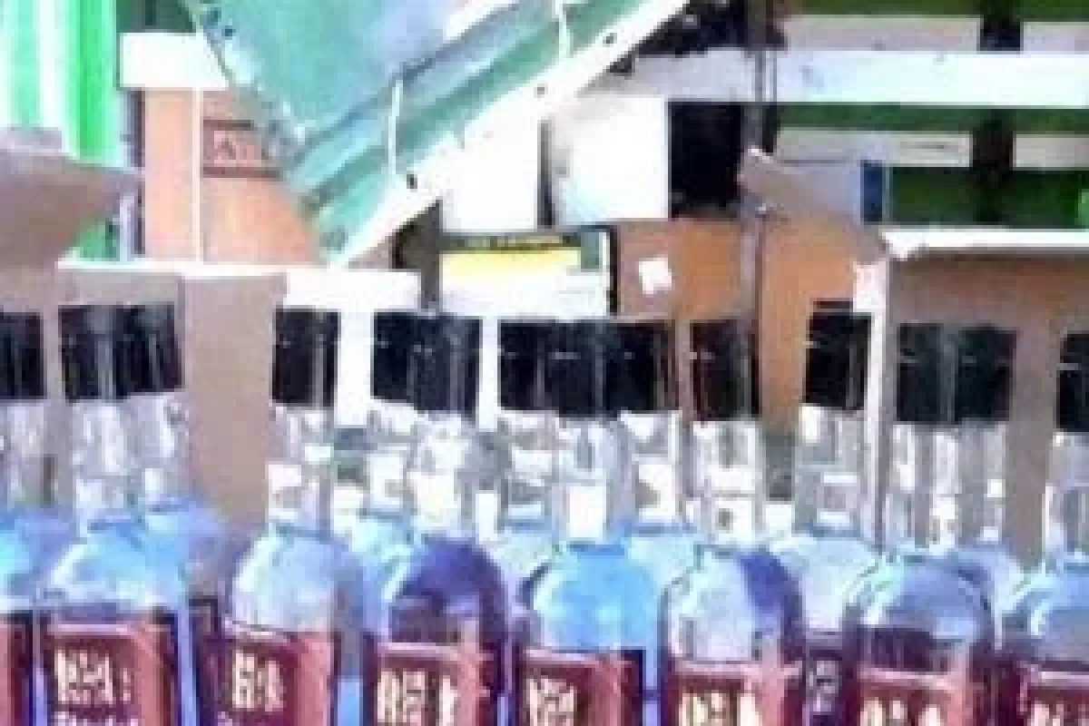 Çamaşırhanede kaçak içki ürettiler