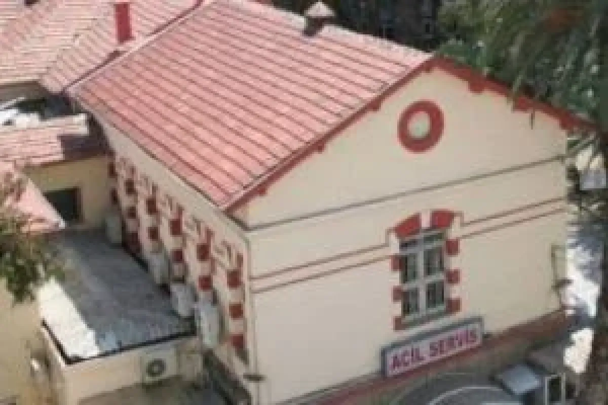 Acilde hangi doktorlar görev alıyor?