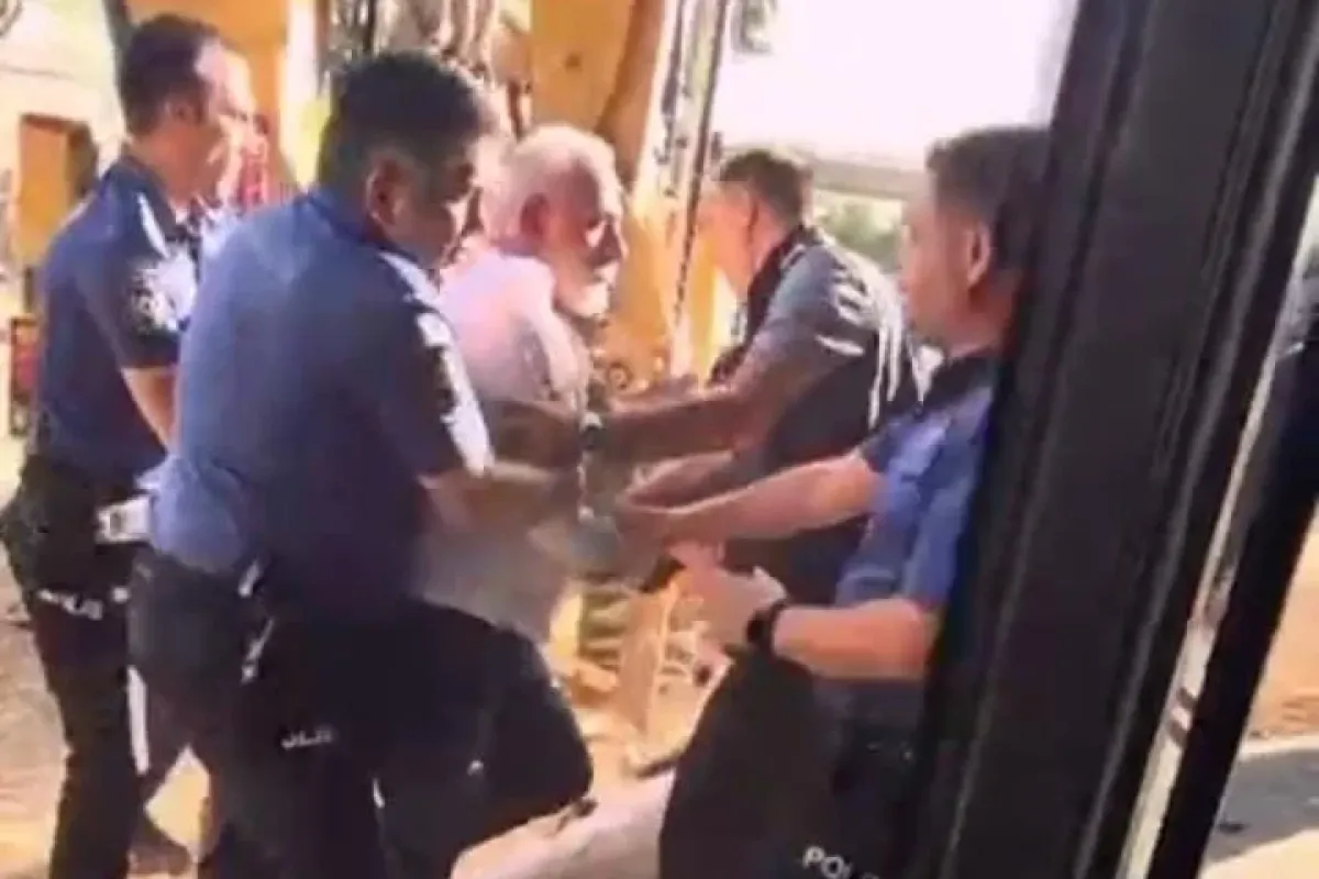 Bursa’da kafeterya yıkımında ortalık karıştı. Bir polis yaralı