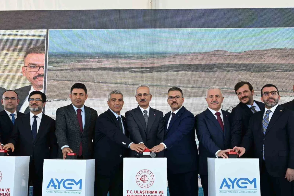 Bakan Uraloğlu: Zengezur koridoru, Türkiye, Azerbaycan ve Ermenistan arasında ekonomik işbirliğini güçlendirecek, bölgesel barışı pekiştirecek