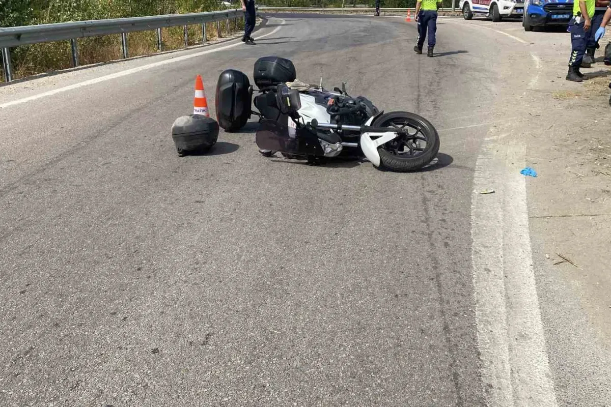 Bursa’da devrilen motosiklet bariyerlere çarptı: Baba öldü, kızı ağır yaralandı
