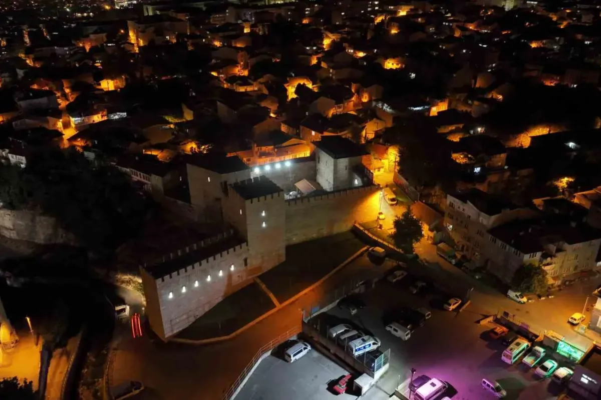 Müzeler geceleri de ziyarete açık