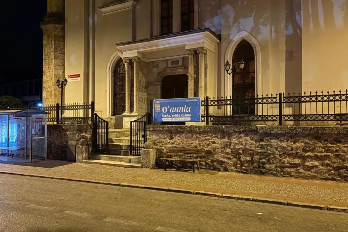 Gizemli pankartlar merak uyandırıyor: "Kim O?"