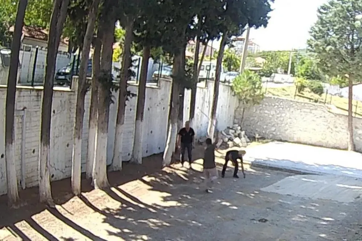 Belediye başkanı zabıtaya sopayla saldırdı!