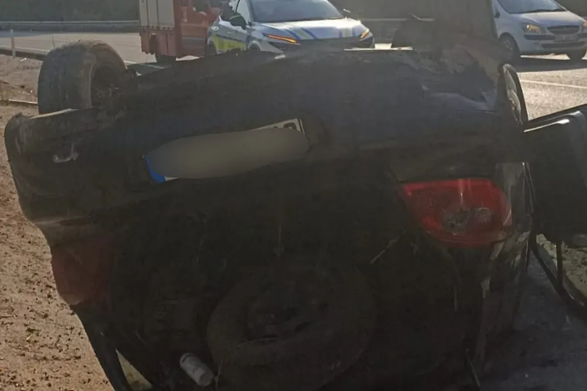 O yolda kokutan kaza! Otomobil takla attı