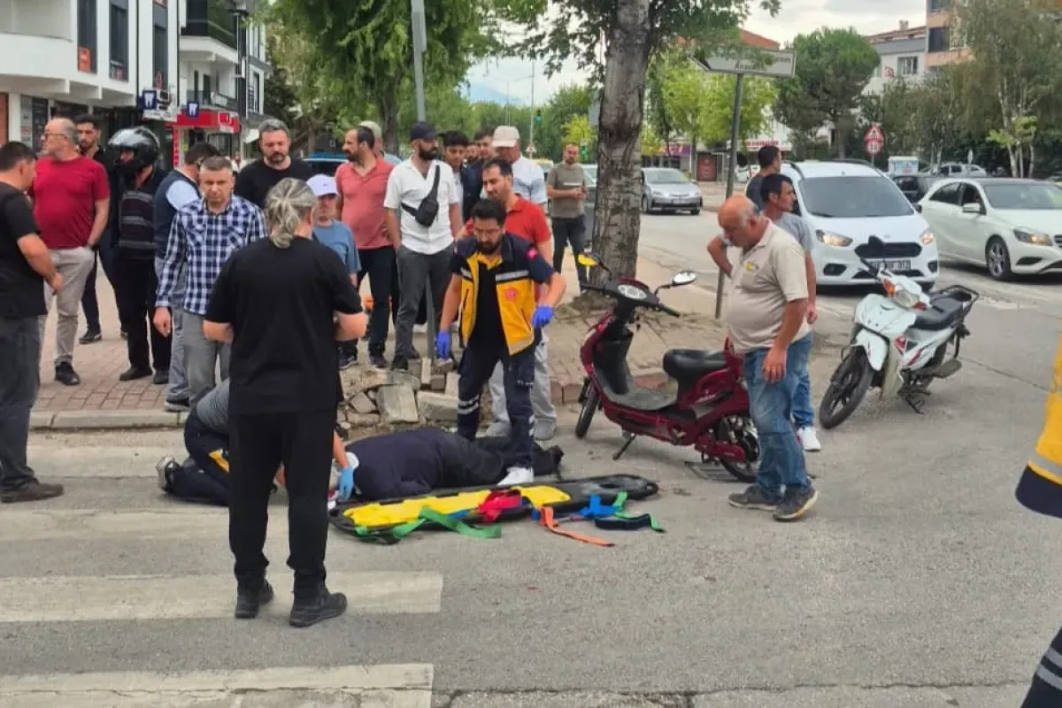 İnegöl'de Otomobil ile Motosiklet Kaza Yaptı: Bir Kişi Yaralandı