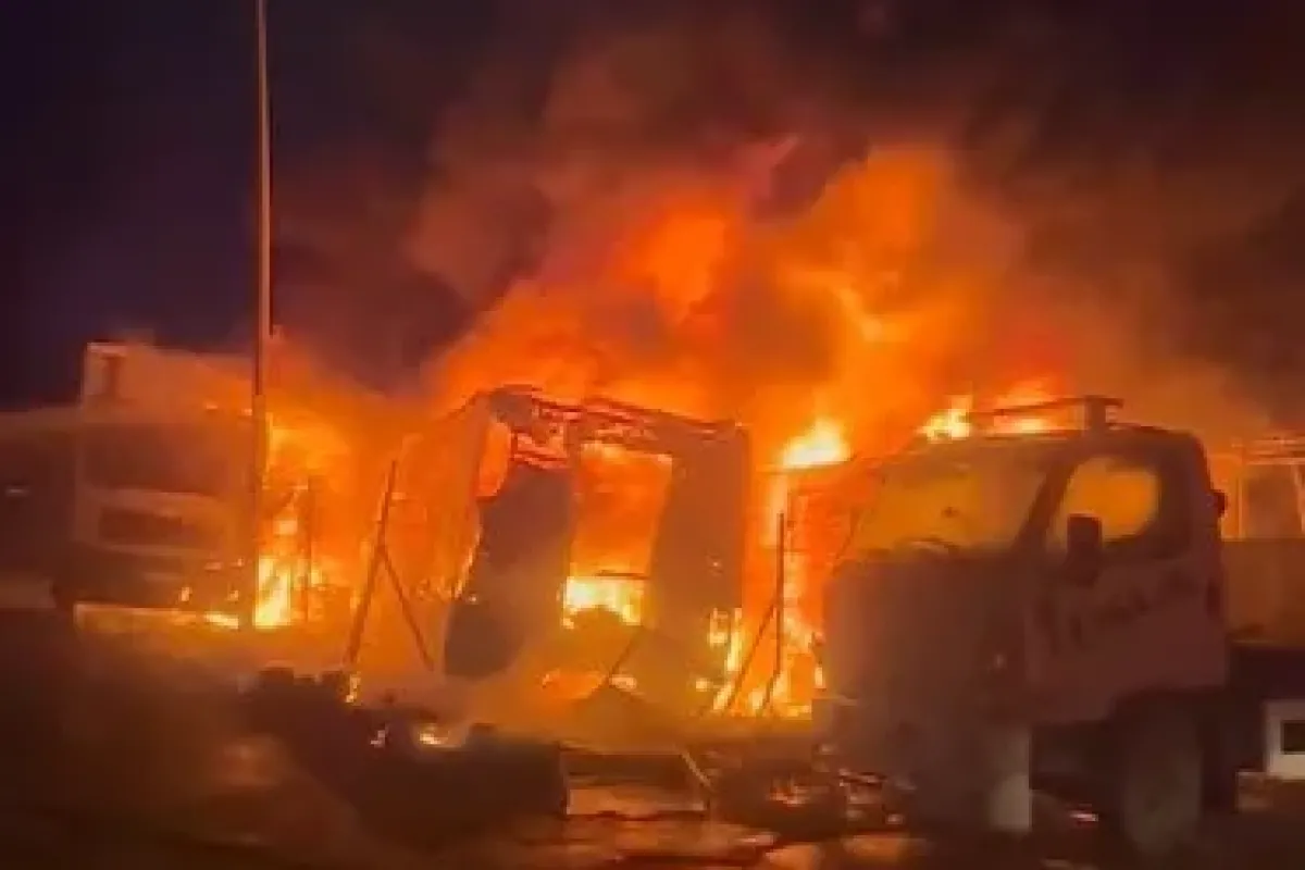 Bursa’da 3 kamyon ve 1 tır alev alev yandı, ortalık savaş alanına döndü