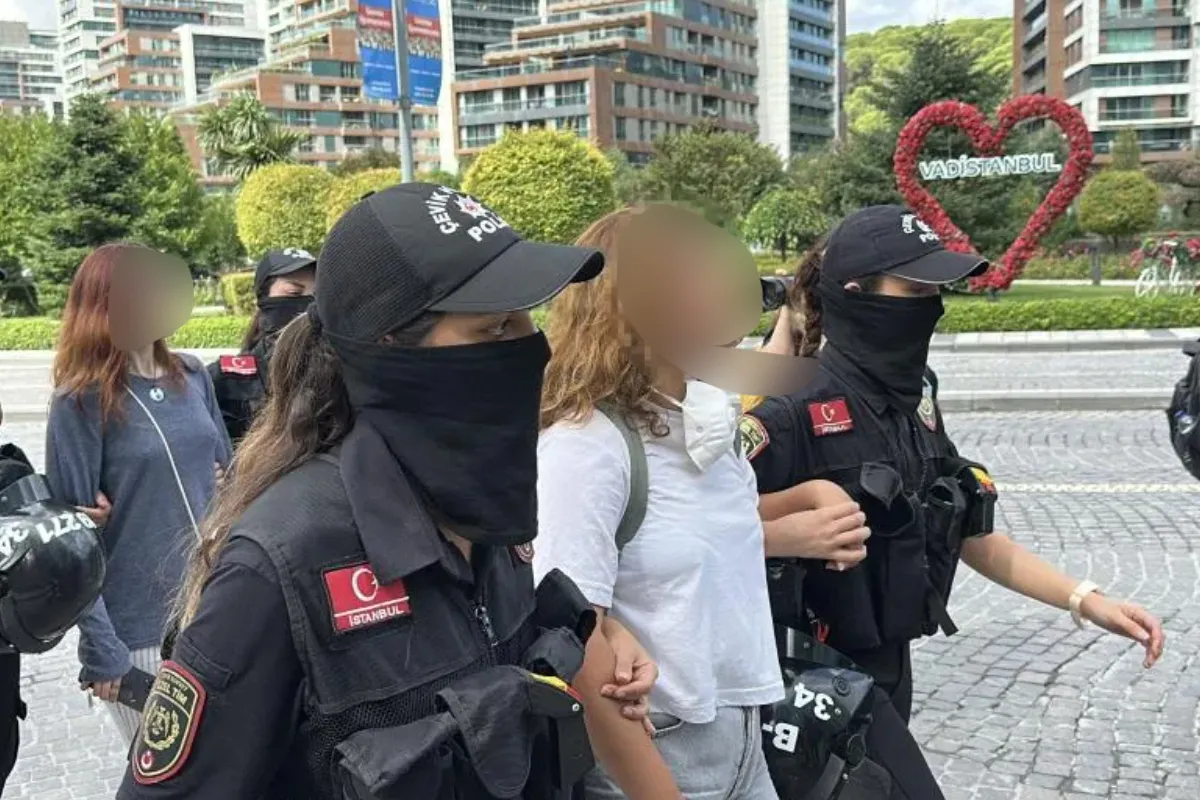 CHP İstanbul İl Başkanlığı’nda kriz: Gürsel Tekin polis korumasıyla binaya girdi