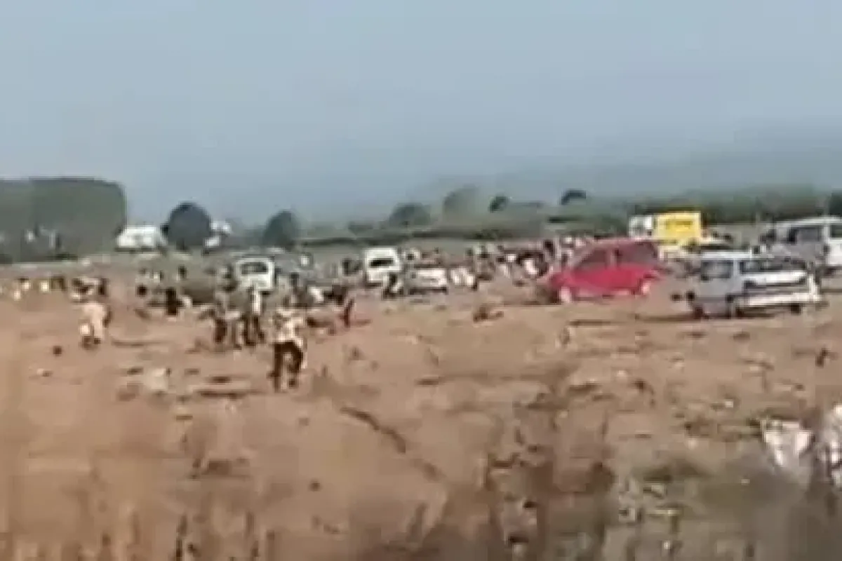 İnegöl'de satamadığı soğanları vatandaşa dağıttı!