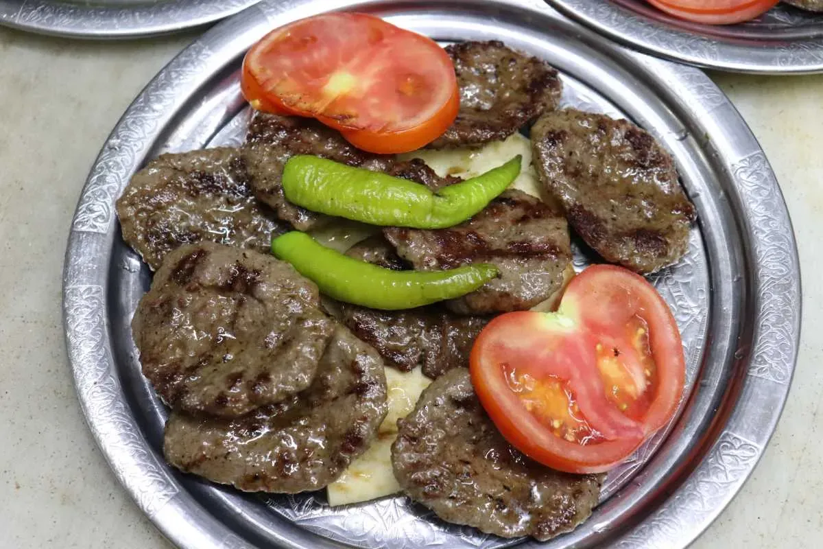 Bursa’nın tescilli lezzeti hakiki İnegöl köftesi tarifi