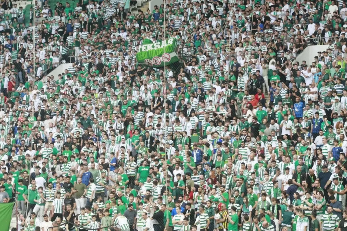 Bursaspor Fenerbahçe ve Beşiktaş'ı solladı