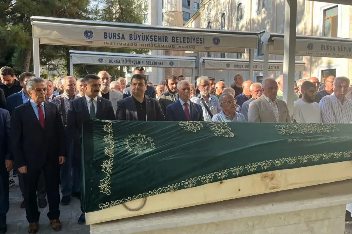 Duayen gazeteci son yolculuğuna uğurlandı!
