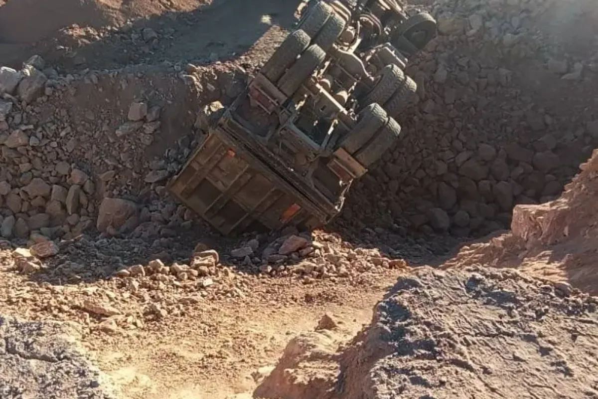 İnegöl'de korkutan kazada kamyon ters döndü: Sürücü yaralandı