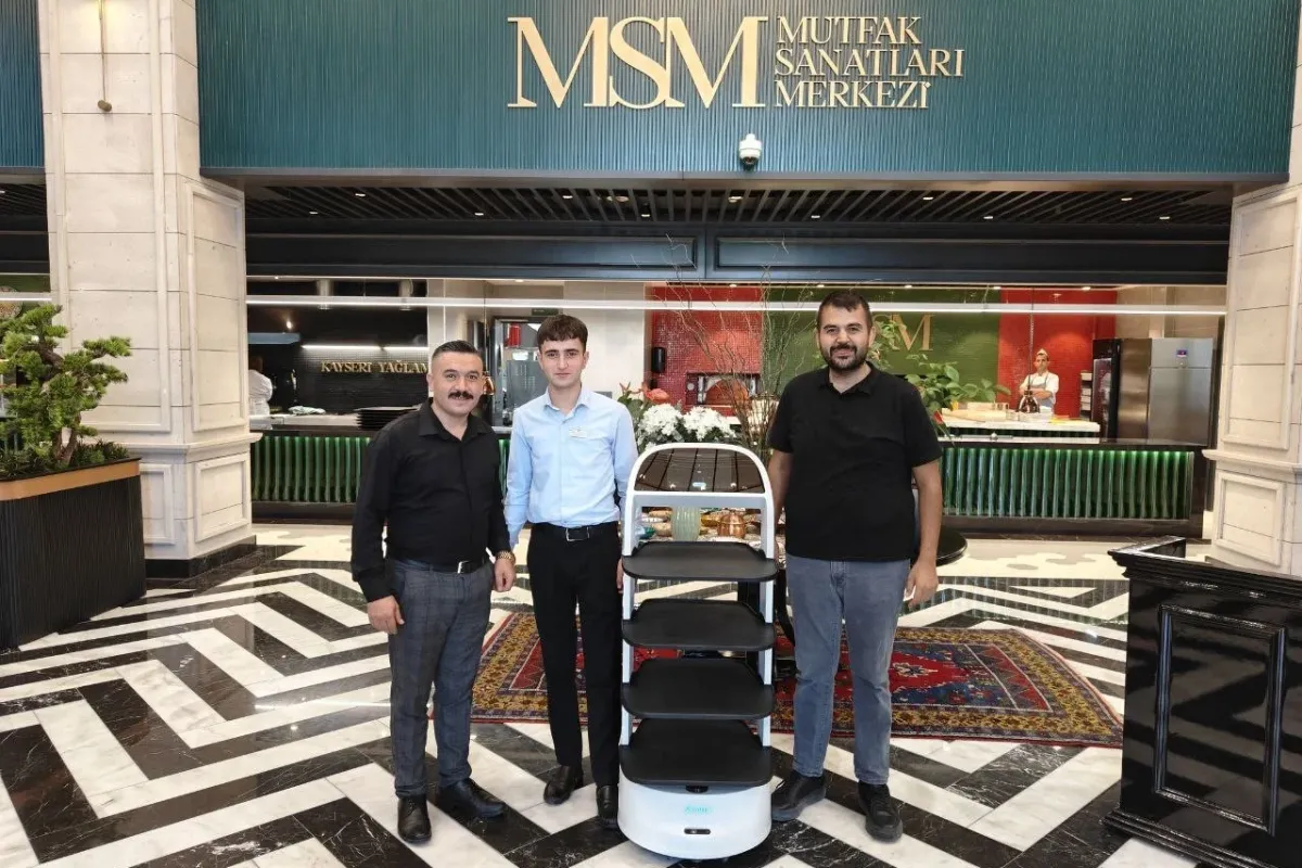 Kayseri’nin lezzetlerini sofralara robot taşıyor