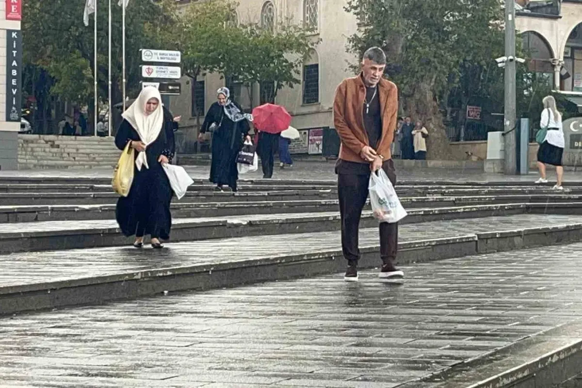 Bursalılar yağmura hazırlıksız yakalandı