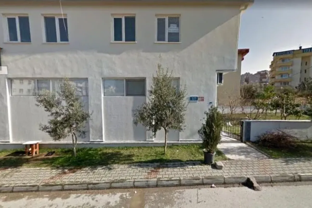 Kaldırım ve ağaçlar ortadan kayboldu