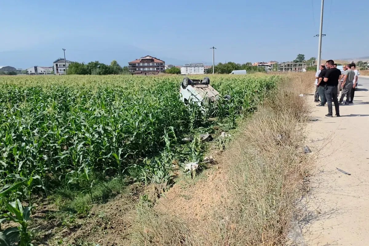 İnegöl'de 5 kişinin bulunduğu araç tarlaya uçtu!