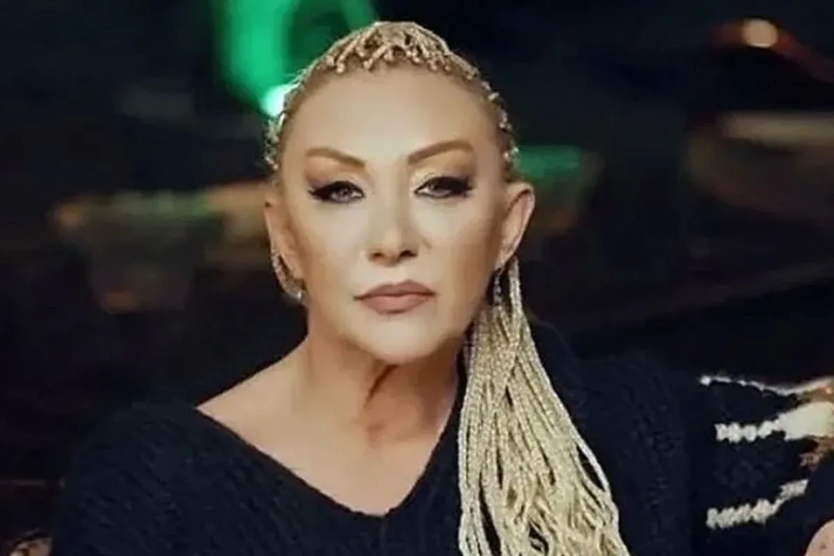 Ünlü Şarkıcı, Acı Bir Şekilde Hayatını Kaybetti
