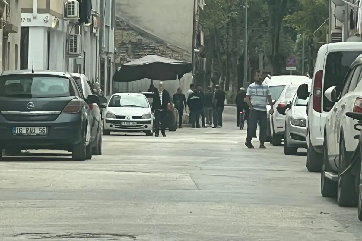 Şiddetli deprem sonrası İnegöl sokağa döküldü!