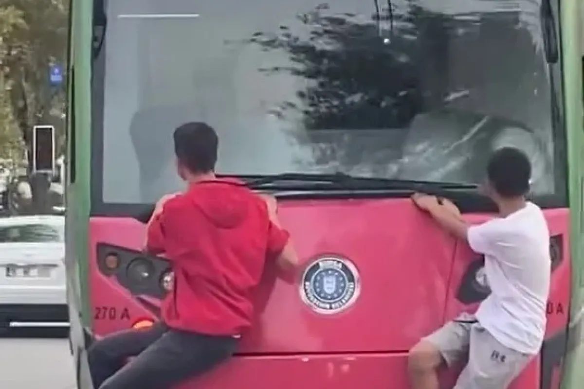 Bursa’da çocukların tehlikeli yolculuğu kamerada