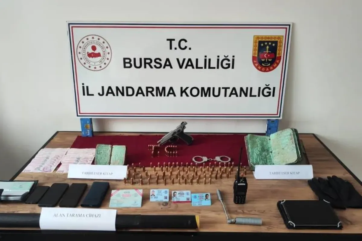İnegöl'de aracından çıkanlar şoke etti! Tarihi İncil ve Tevrat'ı...