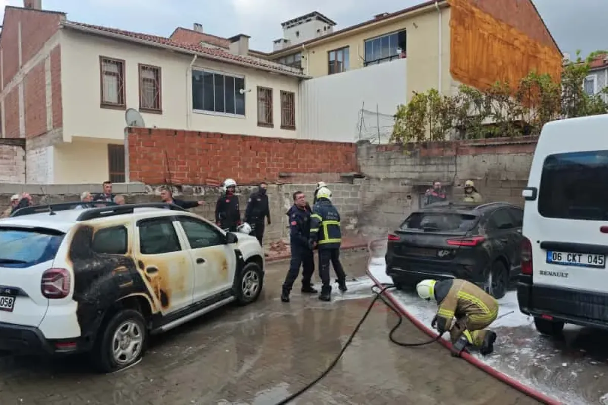 İnegöl'de park halindeki araçlar yandı!