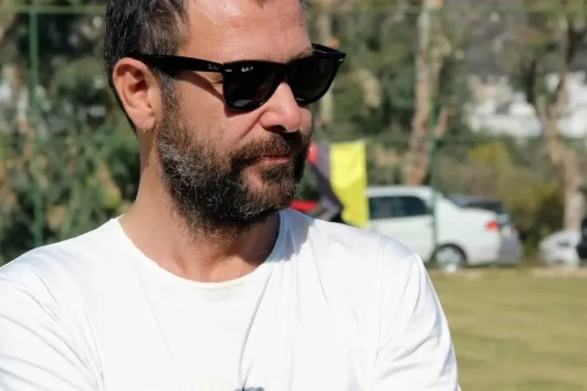 Nejat İşler'e kafa atan muhabir işten atıldı!