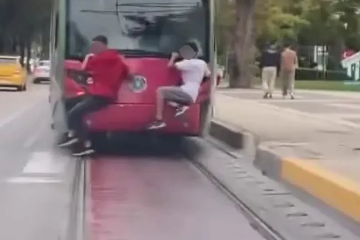 Tramvayda yürekleri ağza getiren görüntü