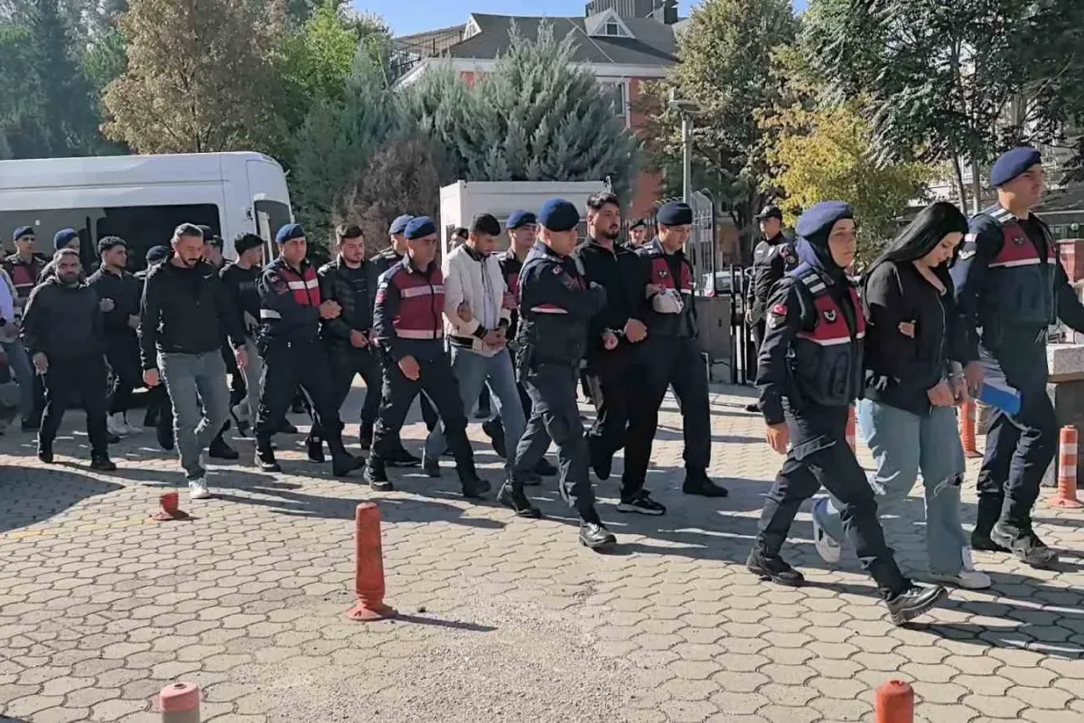 Bursa’da bir kişinin ölümüne 2 kişinin yaralanmasına neden olayda 10 kişi adliyeye sevk edildi