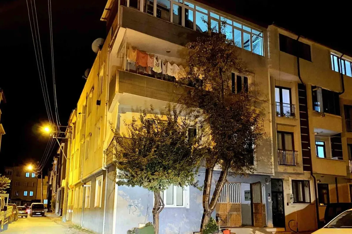 Bursa’da 3’üncü kattan düşen genç yaralandı