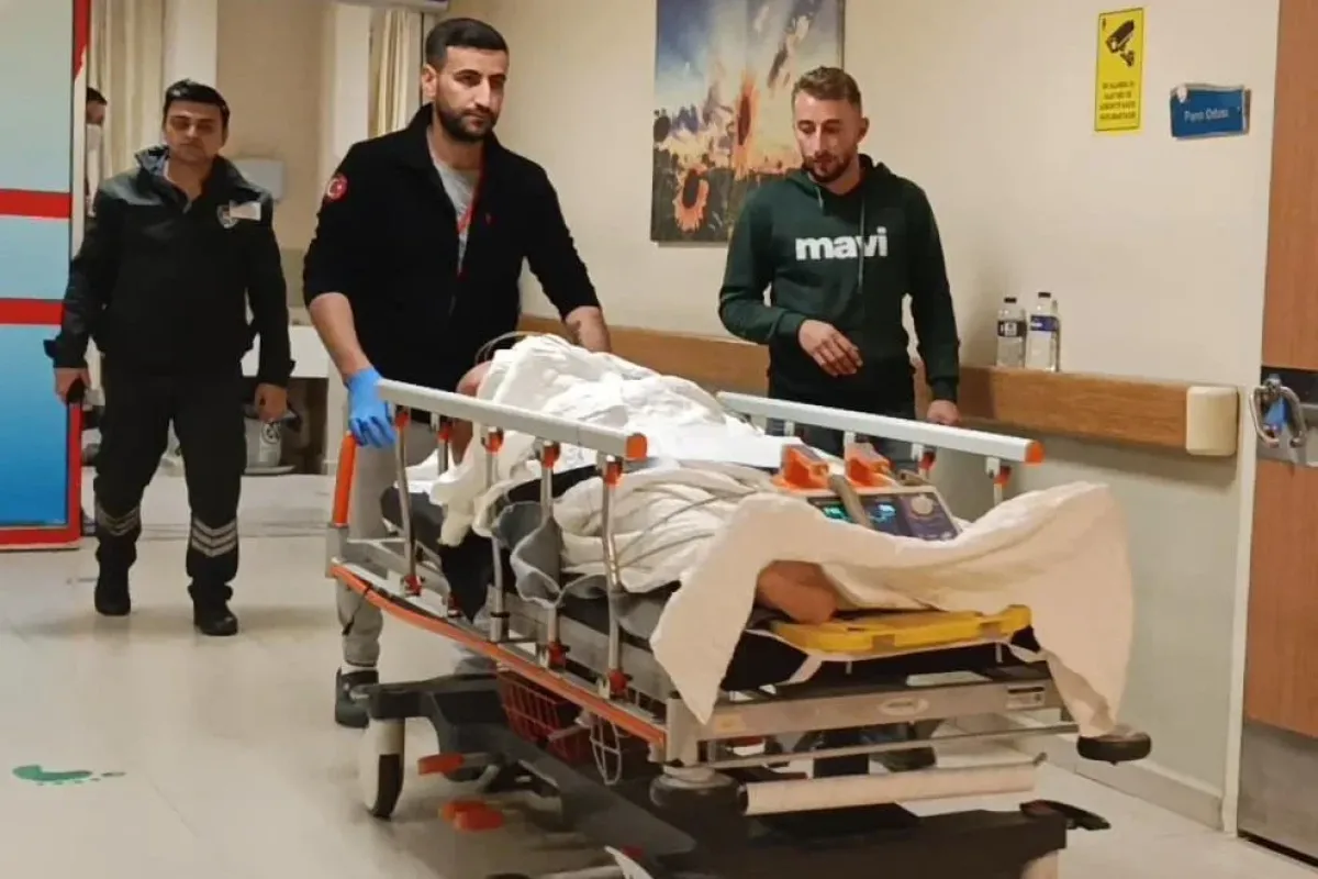 Bursa’da elektrik direğinden düşen 2 tekniker yaralandı