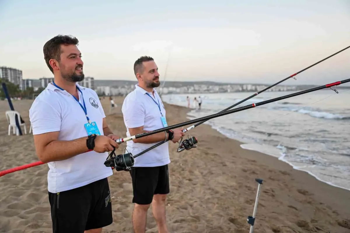 Mersin’de 8. Altın Kanca Surfcasting Turnuvası tamamlandı