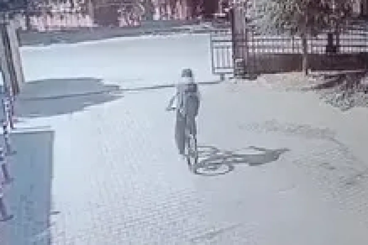 İnegöl'de küçük çocuk hırsızlık yaparken görüntülendi
