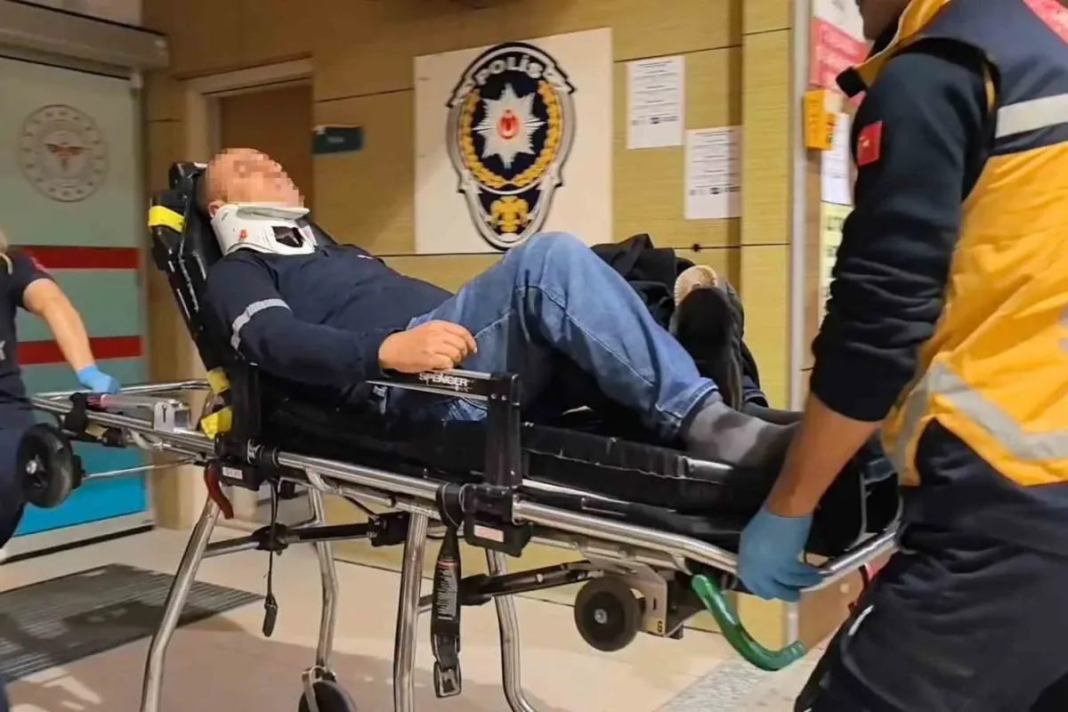 Bursa’da hafif ticari araç tırla çarpıştı: 2 yaralı