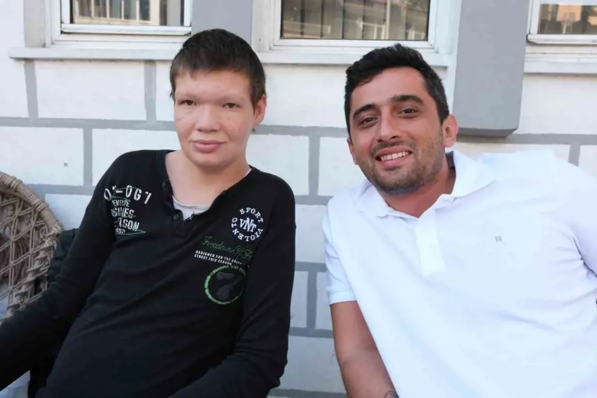 İHA’nın haberi ses getirdi: Cam kemik hastası genç, akülü sandalyesine kavuştu
